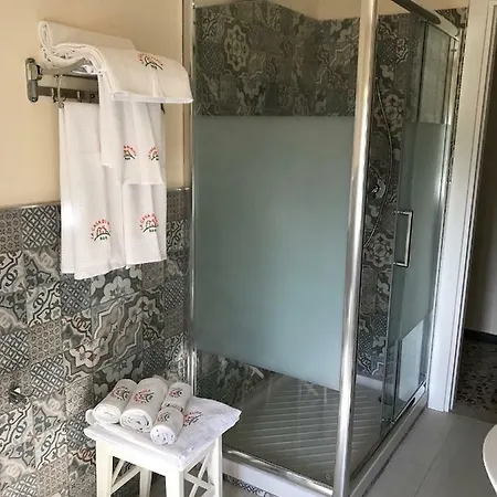 La Casa Di Alice Bed & Breakfast 4*