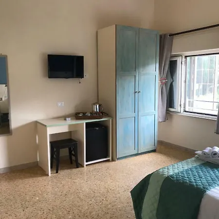 La Casa Di Alice Bed & Breakfast 4*